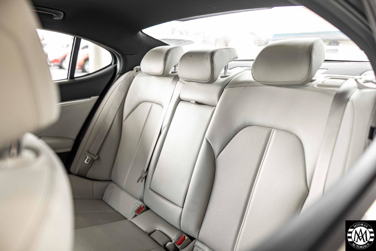 Used 2025 Genesis G70 2.5T RWD image 17