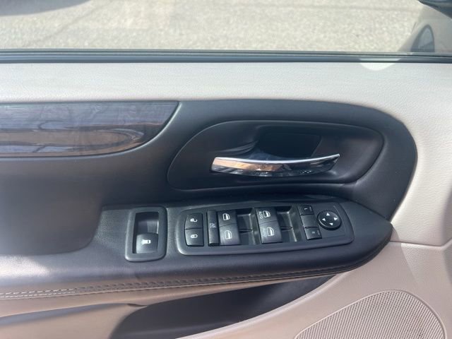 Used 2018 Dodge Grand Caravan SE w/ UConnect Hands-Free Group FWD image 24