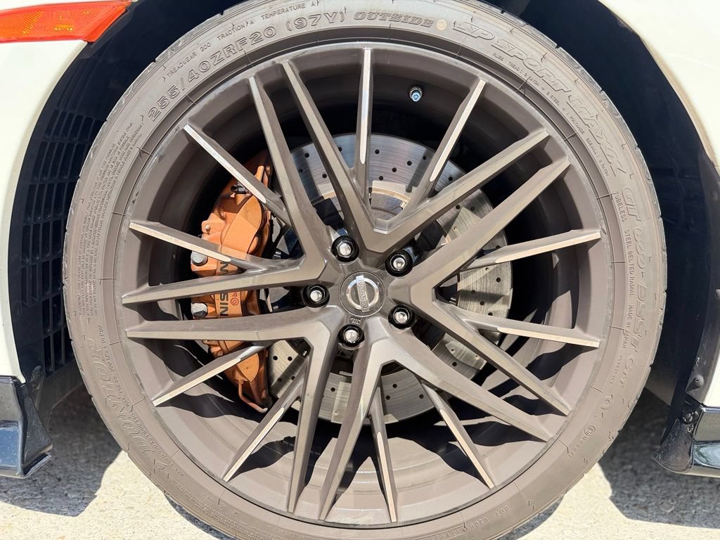 Used 2020 Nissan GT-R Premium AWD/4WD image 9
