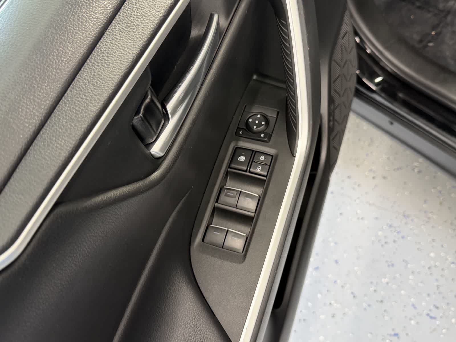 Used 2023 Toyota RAV4 AWD Hybrid image 13