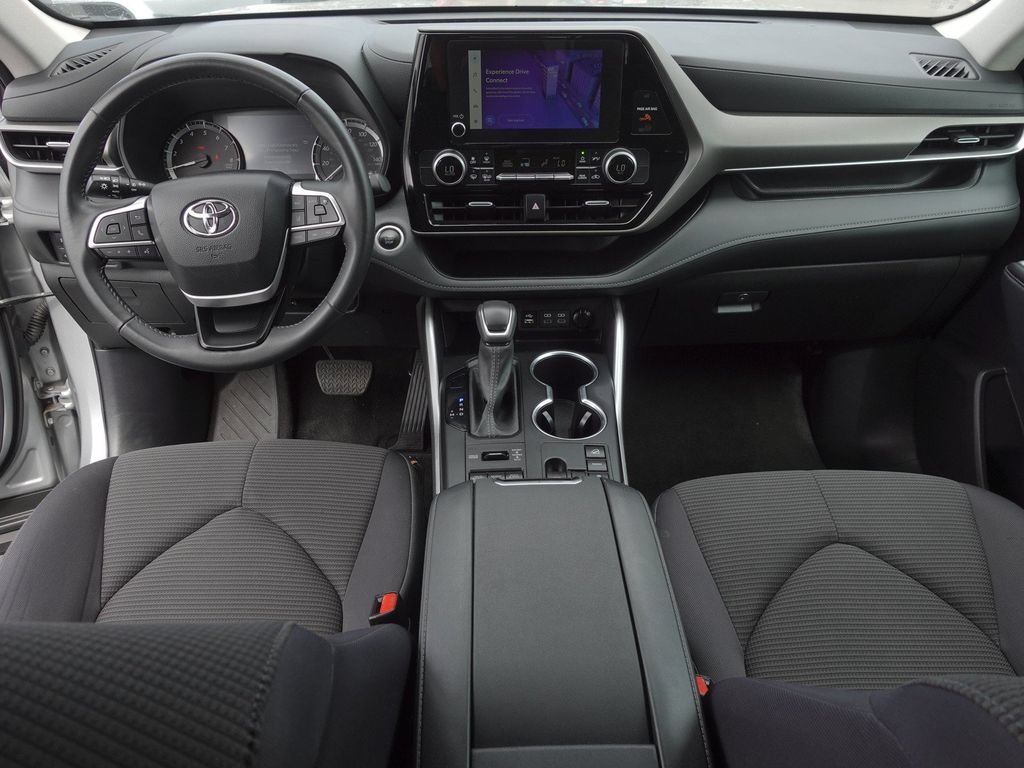 Certified 2024 Toyota Highlander LE AWD/4WD image 12