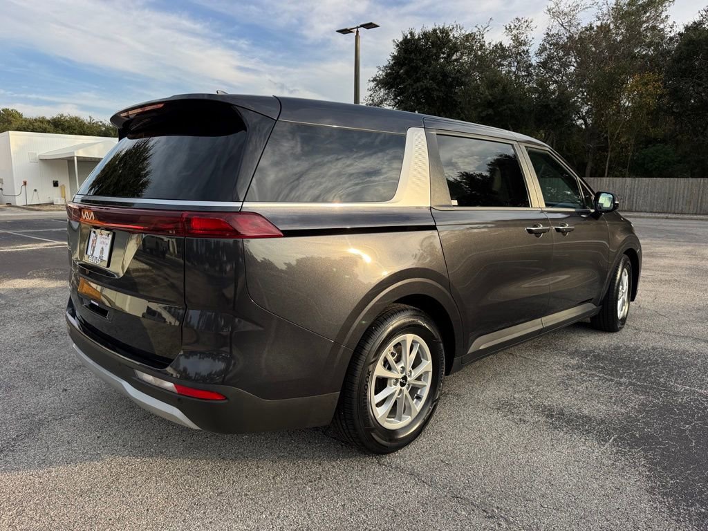 Used 2024 Kia Carnival LX image 9
