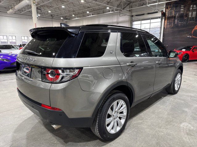 Used 2017 Land Rover Discovery Sport SE image 35