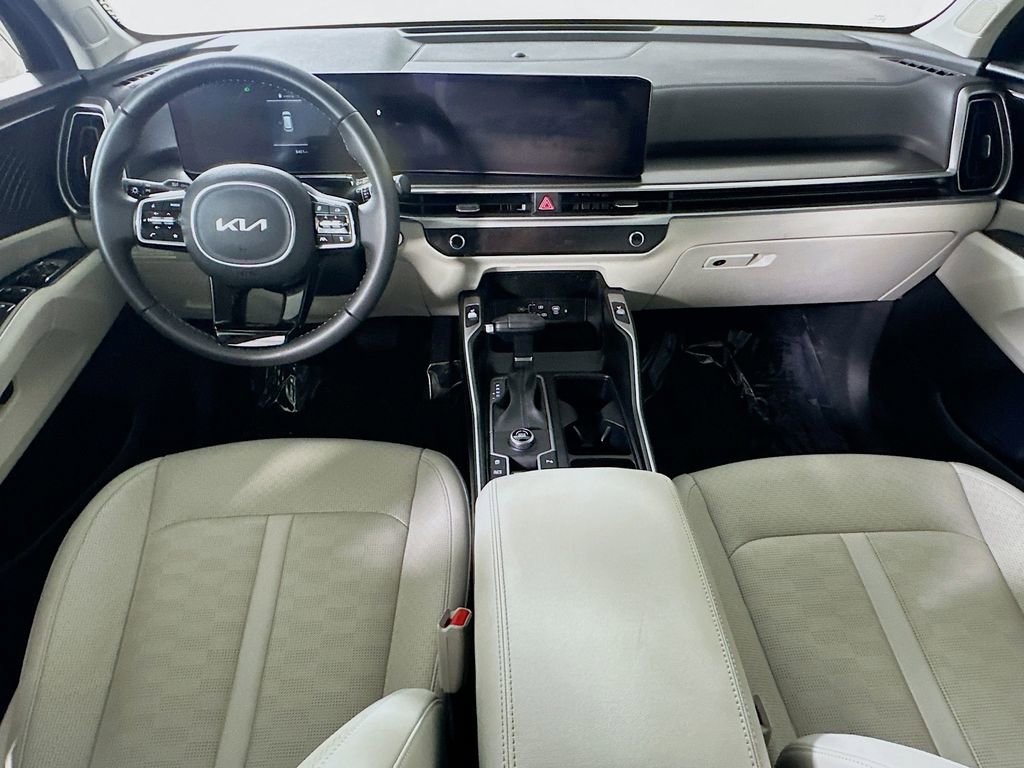 Used 2025 Kia Sorento S w/ Panoramic Sunroof Package FWD image 17