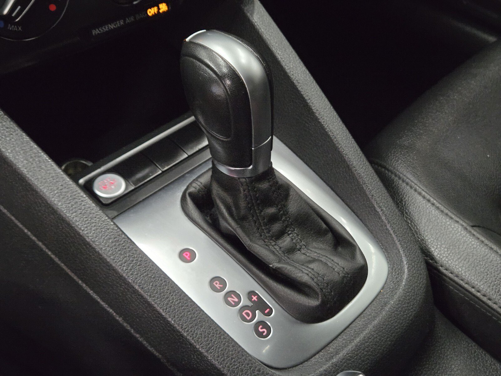 Used 2013 Volkswagen Jetta SEL FWD image 19