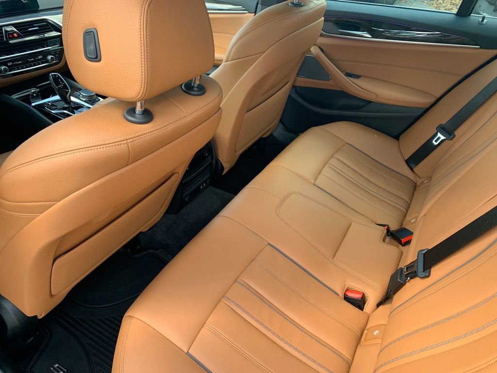 Used 2021 BMW 530i xDrive w/ Premium Package image 14
