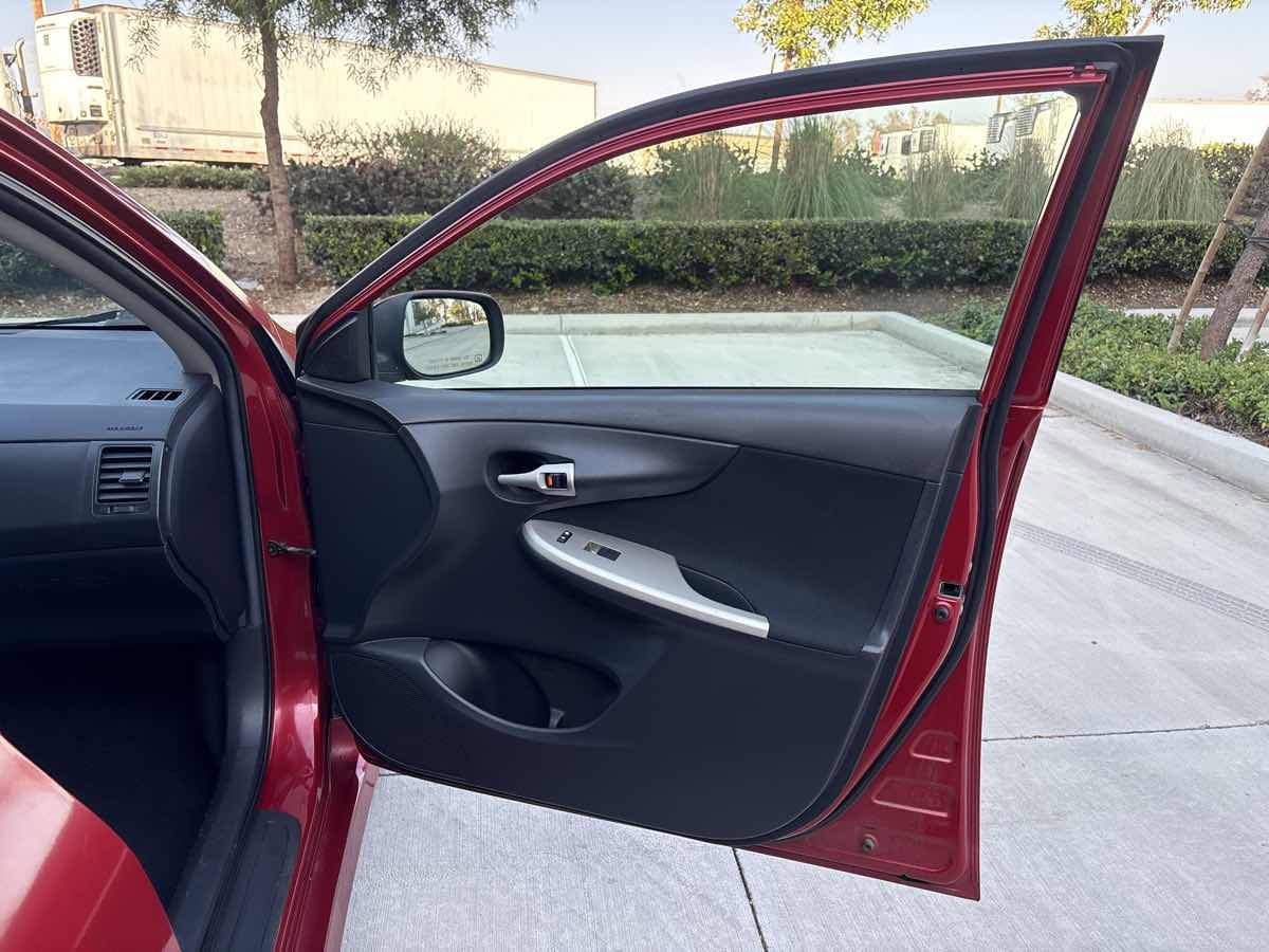 Used 2012 Toyota Corolla S FWD image 15