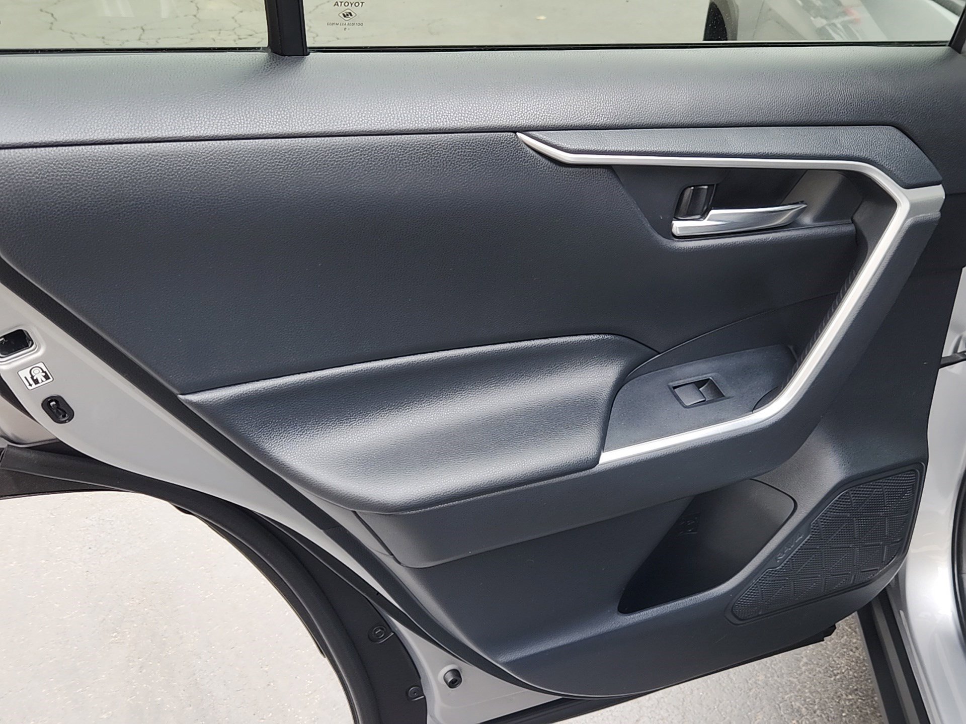 Used 2019 Toyota RAV4 XLE w/ Convenience Package AWD/4WD image 23