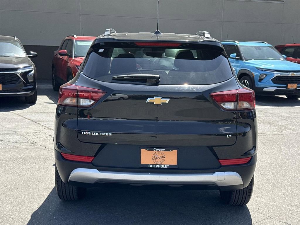 Used 2025 Chevrolet TrailBlazer LT FWD image 4