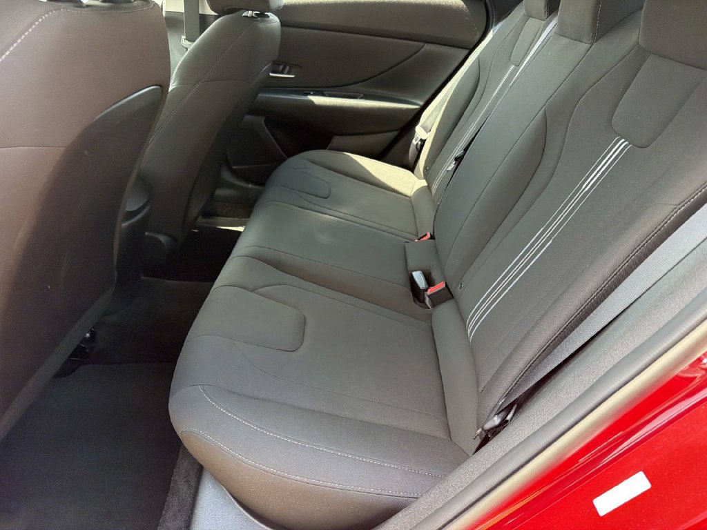 Used 2022 Hyundai Elantra SEL w/ Convenience Package FWD image 11