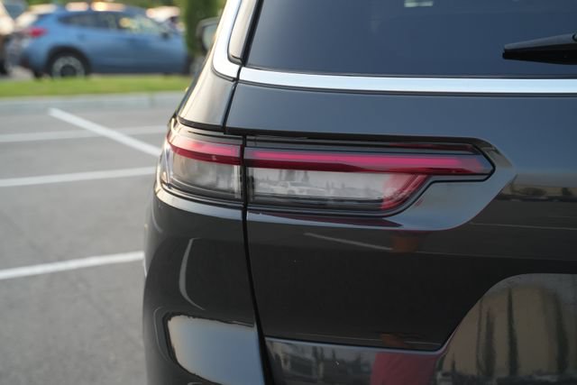 Used 2023 Jeep Grand Cherokee L Limited w/ Luxury Tech Group II RWD image 44