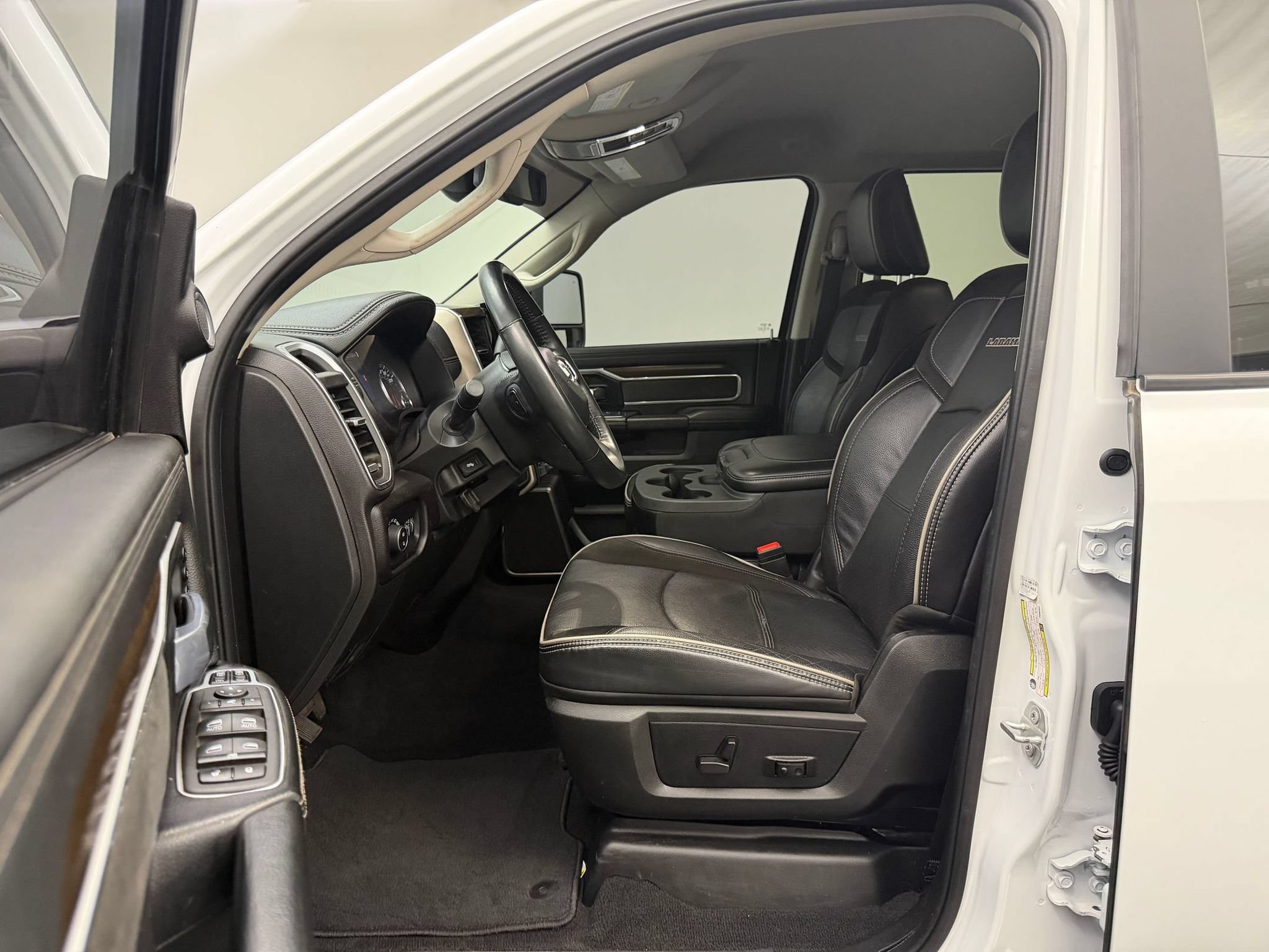 Used 2023 RAM 3500 Laramie AWD/4WD image 5