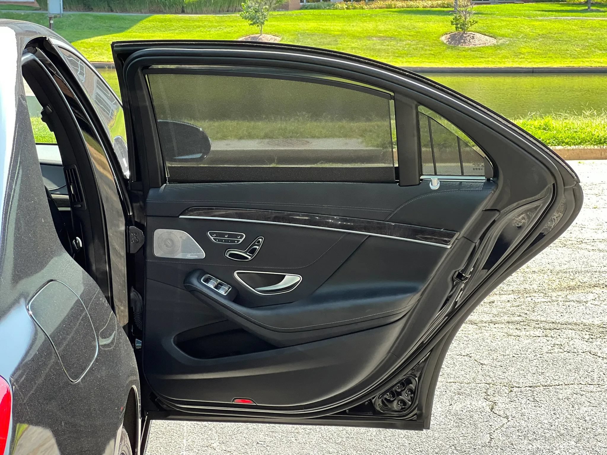 Used 2017 Mercedes-Benz S 550 4MATIC Sedan w/ Premium Package image 40