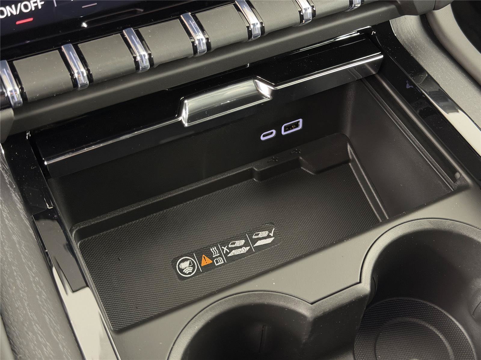 New 2026 GMC Yukon AT4 Ultimate w/ LPO, Floor Liner Package AWD/4WD image 36