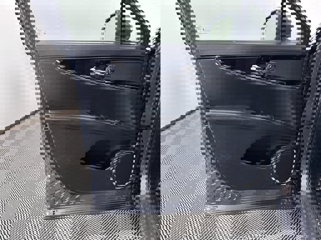 Used 2022 Lincoln Nautilus Reserve w/ Monochromatic Package image 30