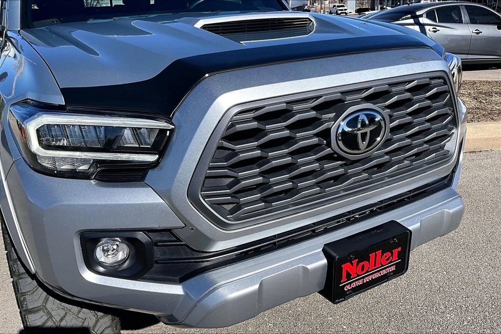Used 2023 Toyota Tacoma TRD Sport w/ Technology Package image 28