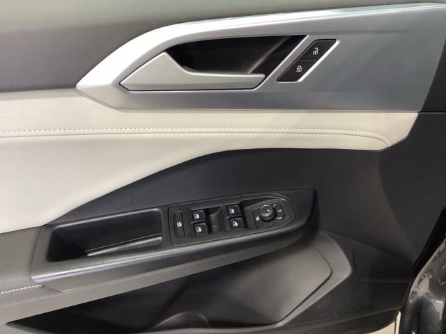 Used 2025 Volkswagen Taos SE w/ Panoramic Sunroof Package image 25