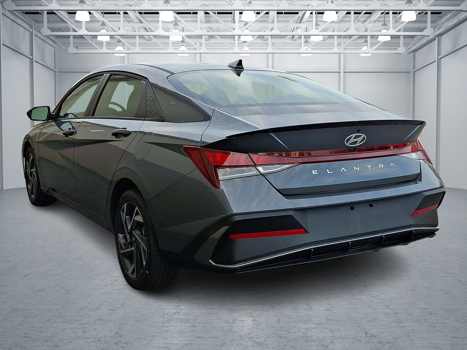 Certified 2025 Hyundai Elantra Sport FWD image 4