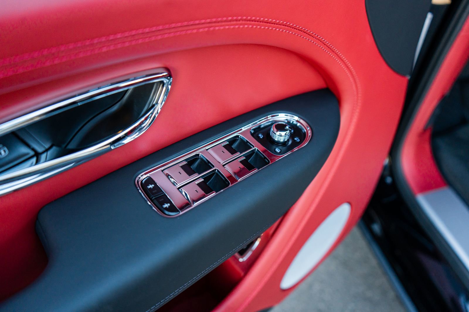 Used 2024 Bentley Bentayga Extended Wheelbase image 23