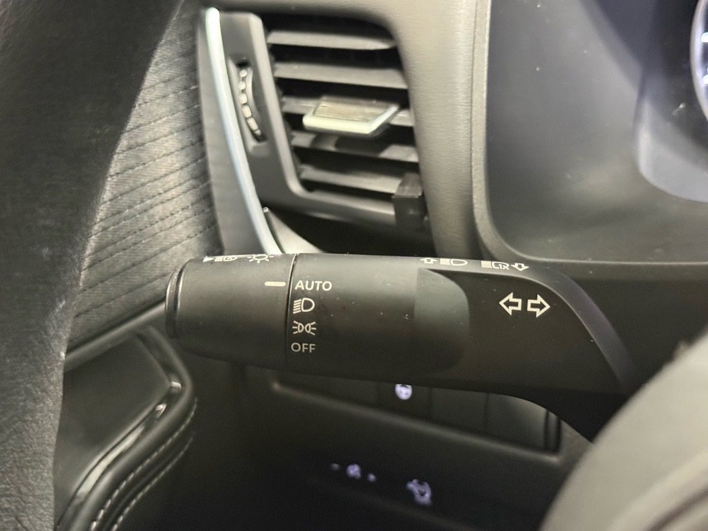 Used 2023 Nissan Rogue SV image 19