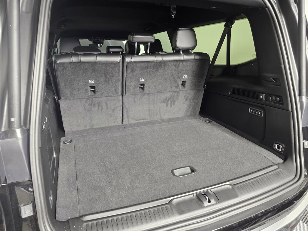 New 2025 Jeep Wagoneer L 4WD w/ HD Trailer Tow Package image 15