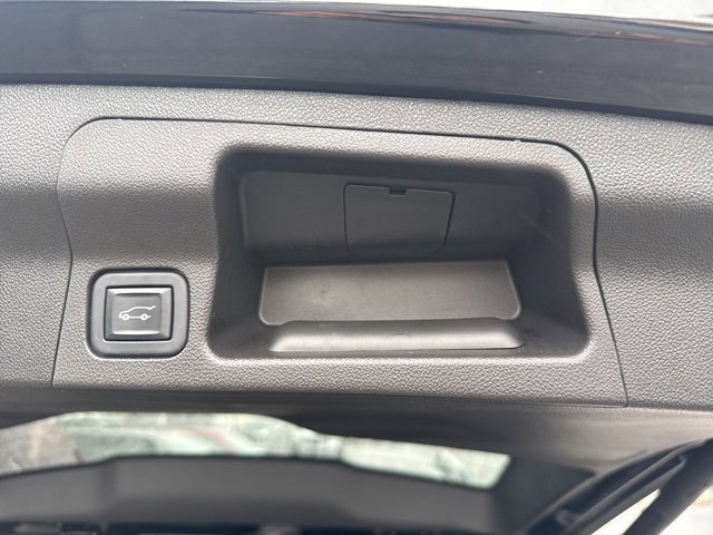 Used 2023 GMC Acadia Denali w/ Black Diamond Edition image 31