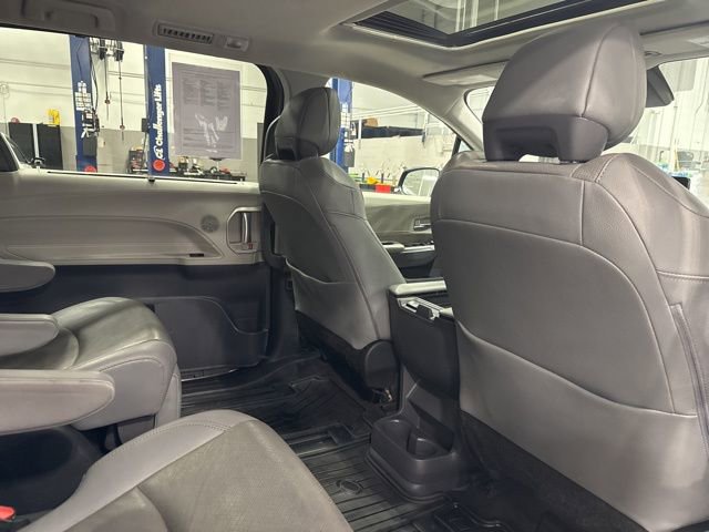 Used 2024 Toyota Sienna Limited AWD/4WD image 30