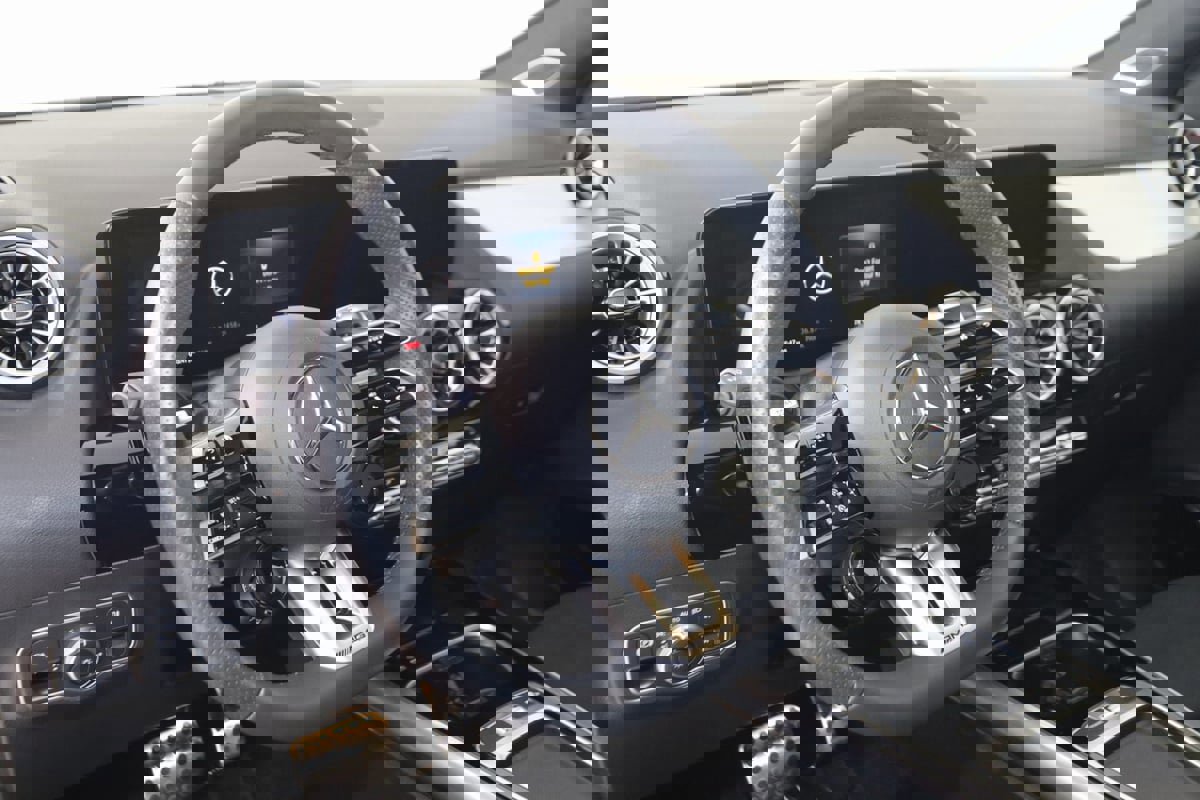 Used 2024 Mercedes-Benz GLA 35 AMG 4MATIC image 6