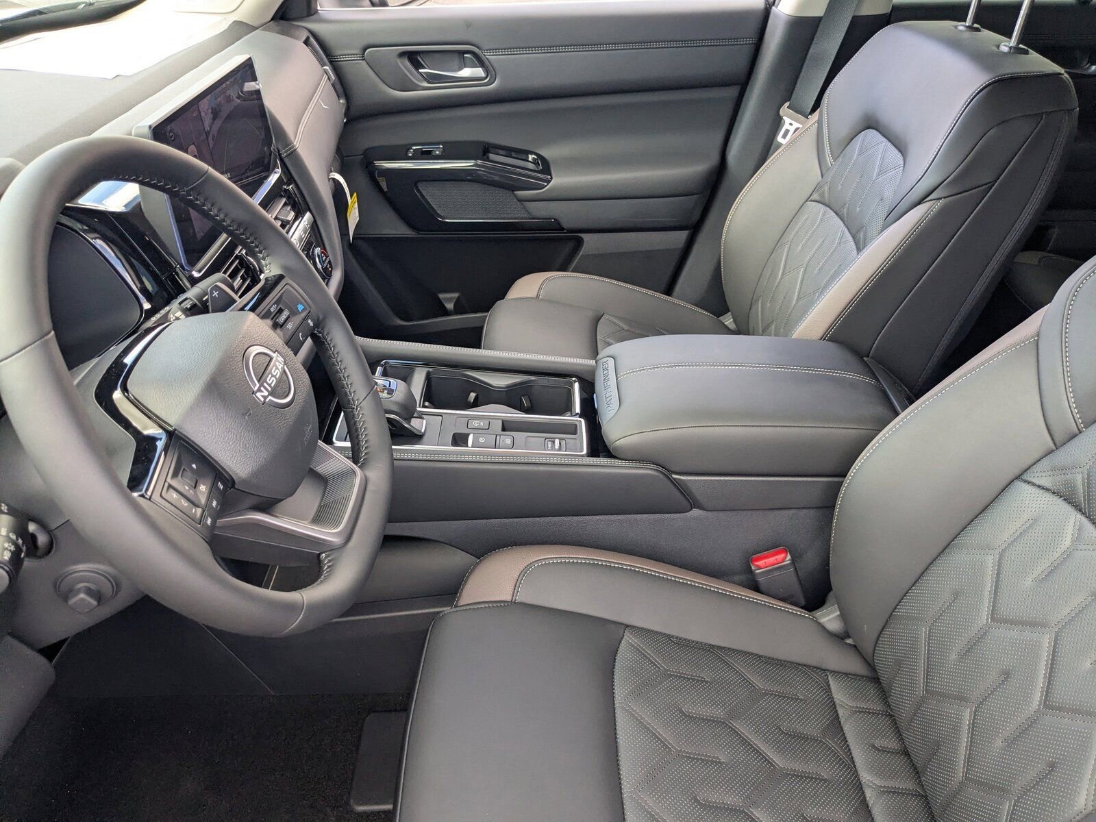 New 2026 Nissan Pathfinder Platinum FWD image 12