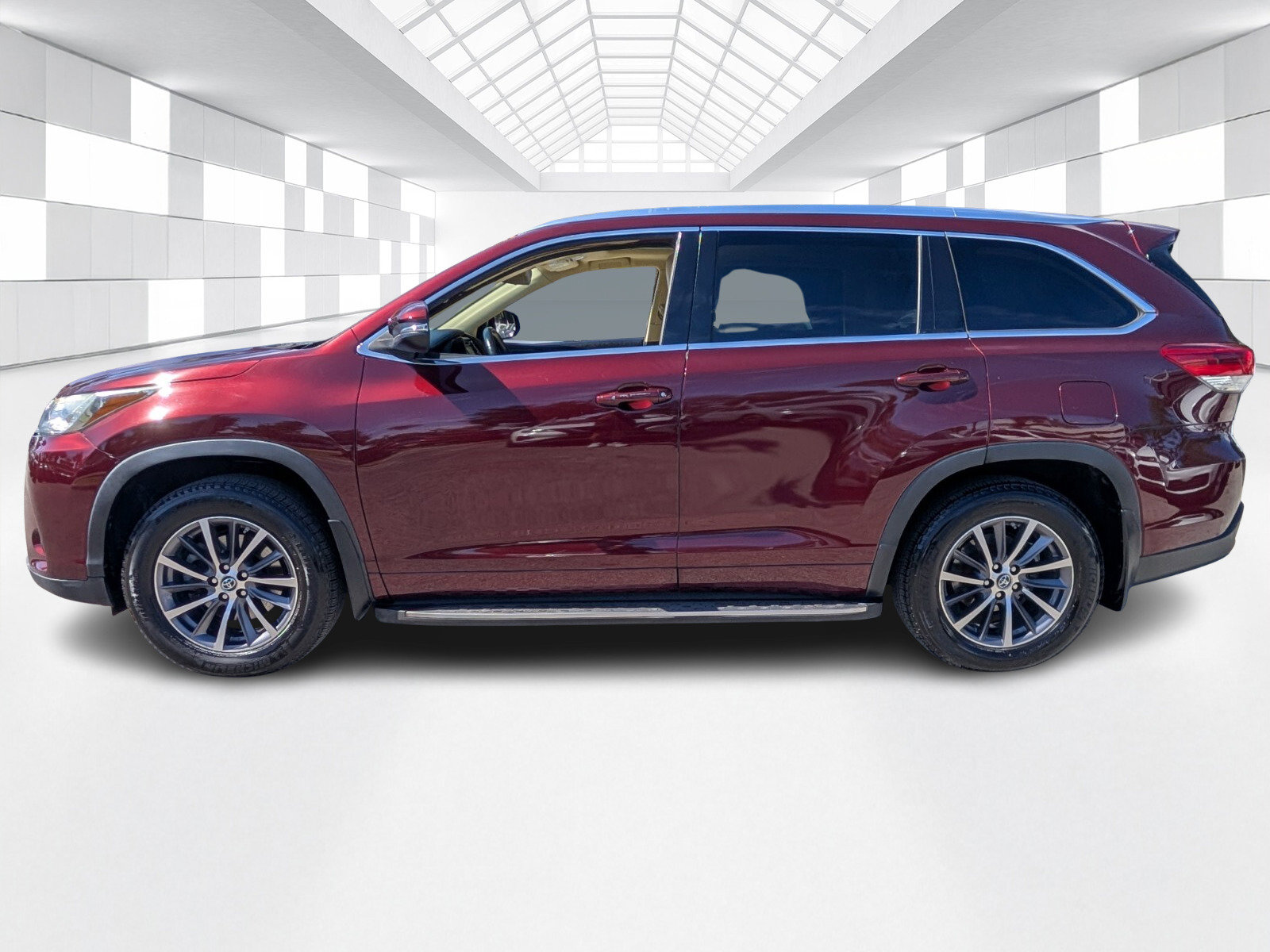 Used 2018 Toyota Highlander XLE image 4