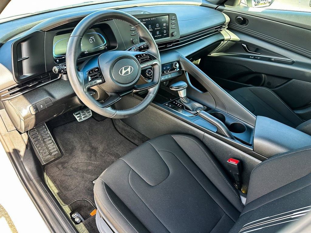 Used 2025 Hyundai Elantra Sport w/ Cargo Package image 15