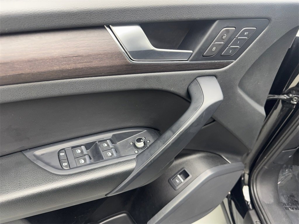 Used 2022 Audi Q5 2.0T Premium w/ Convenience Package image 33