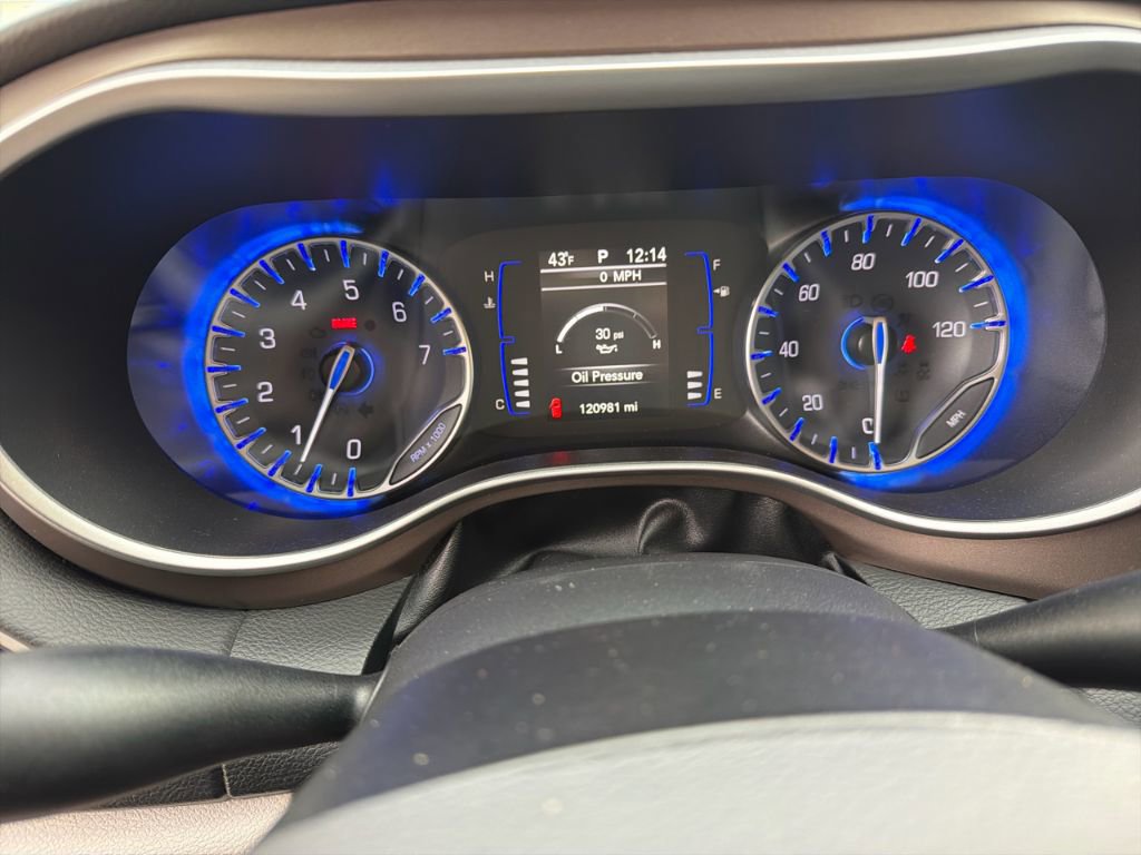 Used 2019 Chrysler Pacifica Touring-L w/ Tire & Wheel Group image 4