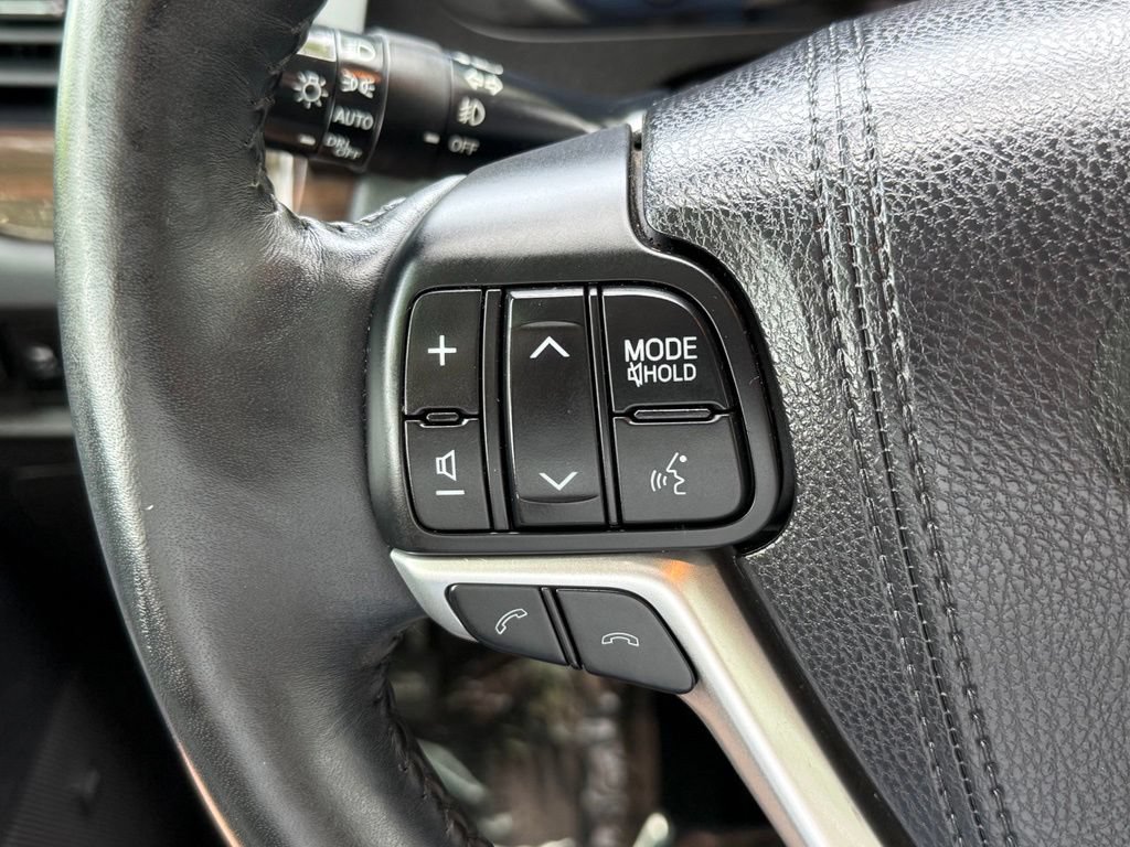 Used 2018 Toyota Sienna Limited Premium FWD image 34