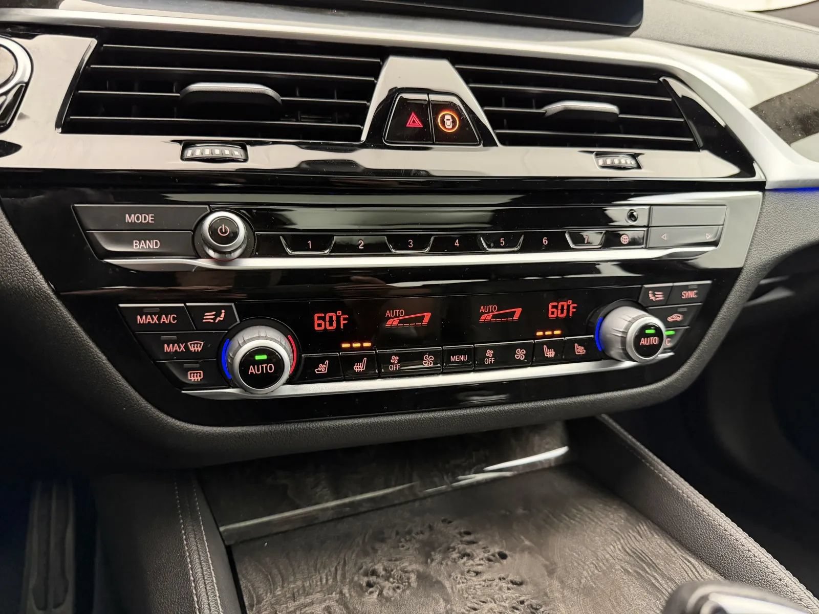 Used 2021 BMW M550i xDrive AWD/4WD image 41