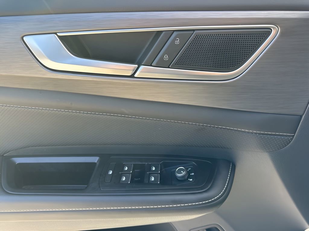 Used 2025 Volkswagen Atlas Cross Sport SE image 25