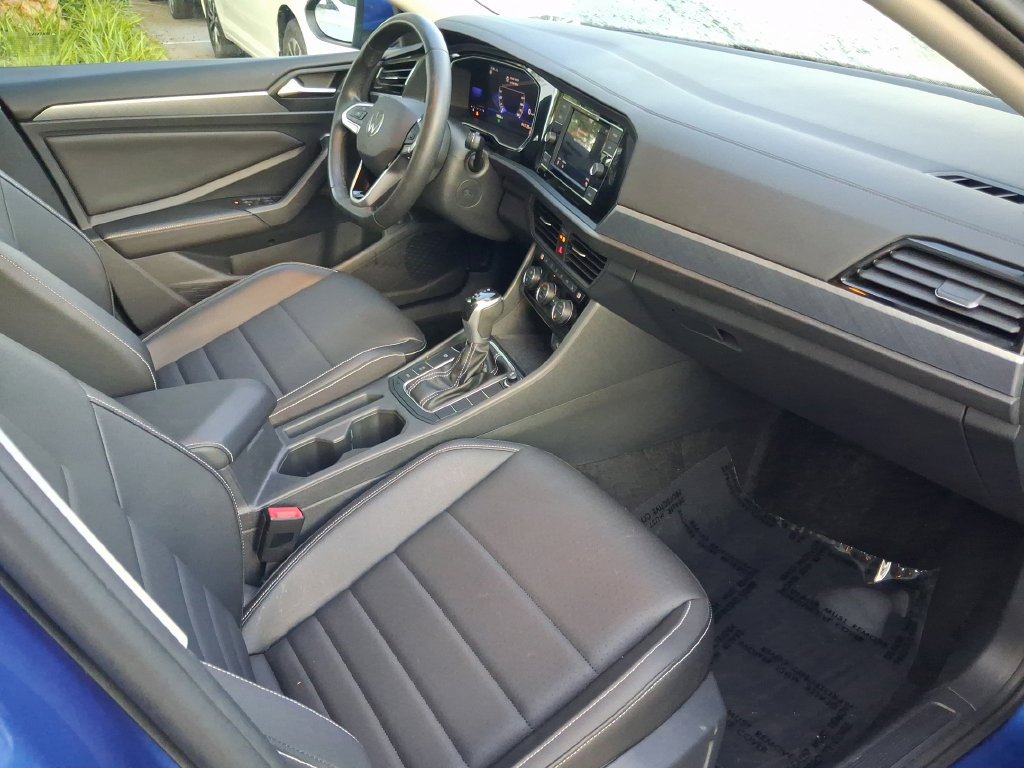 Used 2024 Volkswagen Jetta SE w/ Panoramic Sunroof Package FWD image 19