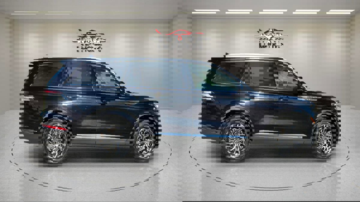 Used 2022 Lincoln Aviator AWD image 7