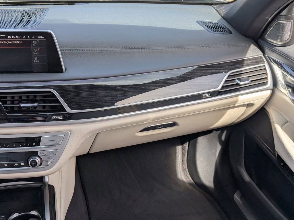 Used 2021 BMW 740i w/ M Sport Package RWD image 18