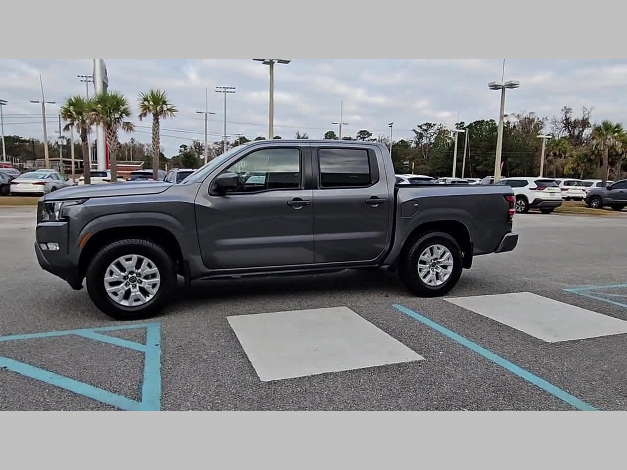 Used 2024 Nissan Frontier SV w/ SV Convenience Package image 25