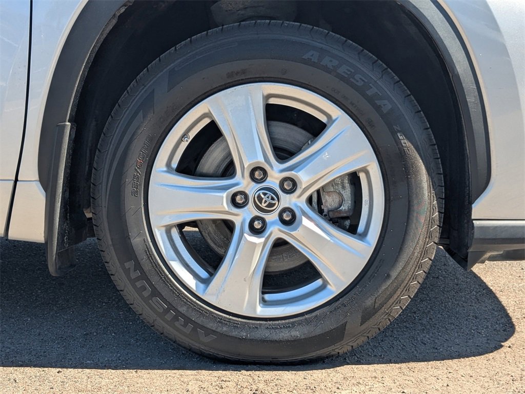 Used 2023 Toyota Highlander LE image 13