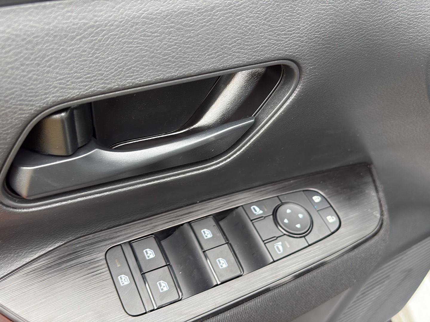 New 2026 Nissan Kicks S image 19