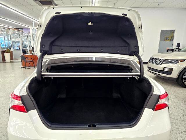 Used 2020 Toyota Camry SE image 38