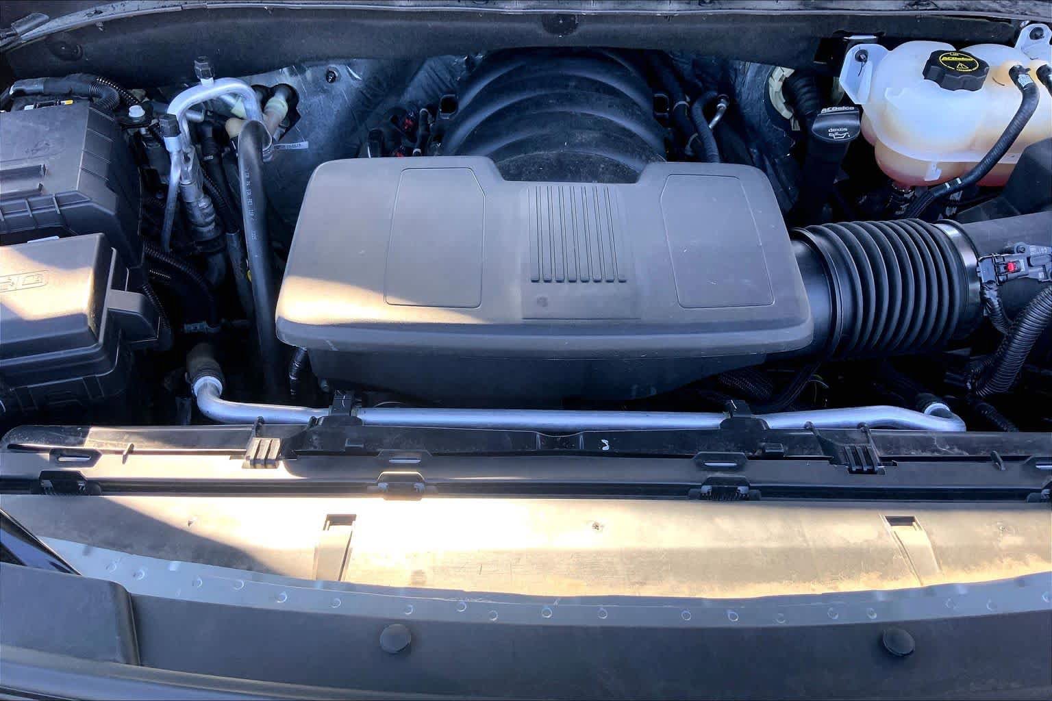 Used 2025 Chevrolet Suburban Z71 AWD/4WD image 31