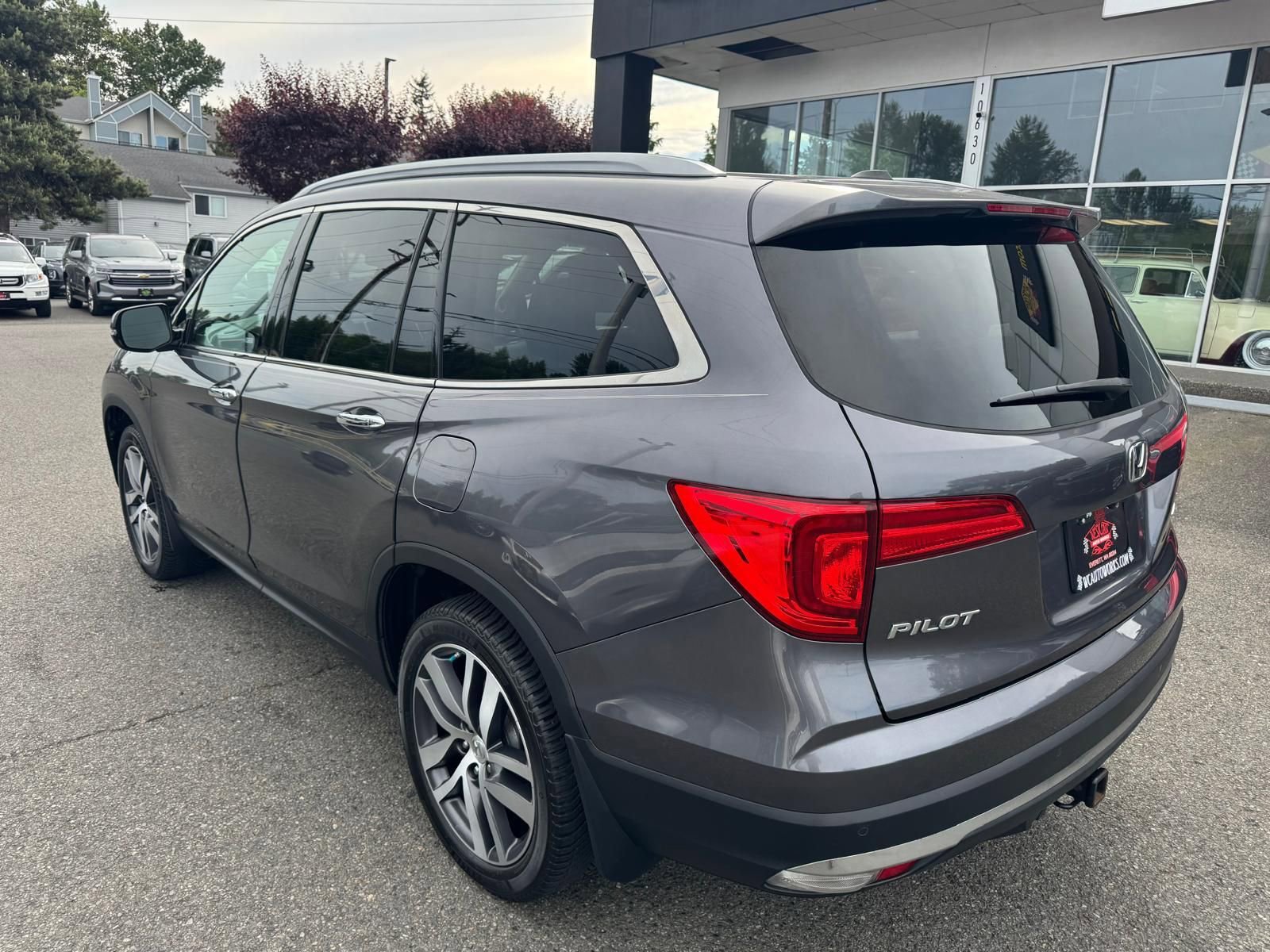 Used 2017 Honda Pilot Touring image 8