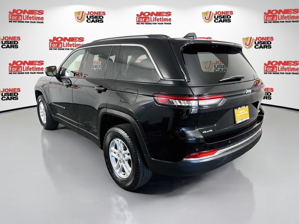 Used 2023 Jeep Grand Cherokee Laredo w/ Luxury Tech Group I AWD/4WD image 2