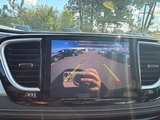 Used 2026 Chrysler Pacifica Limited FWD image 27