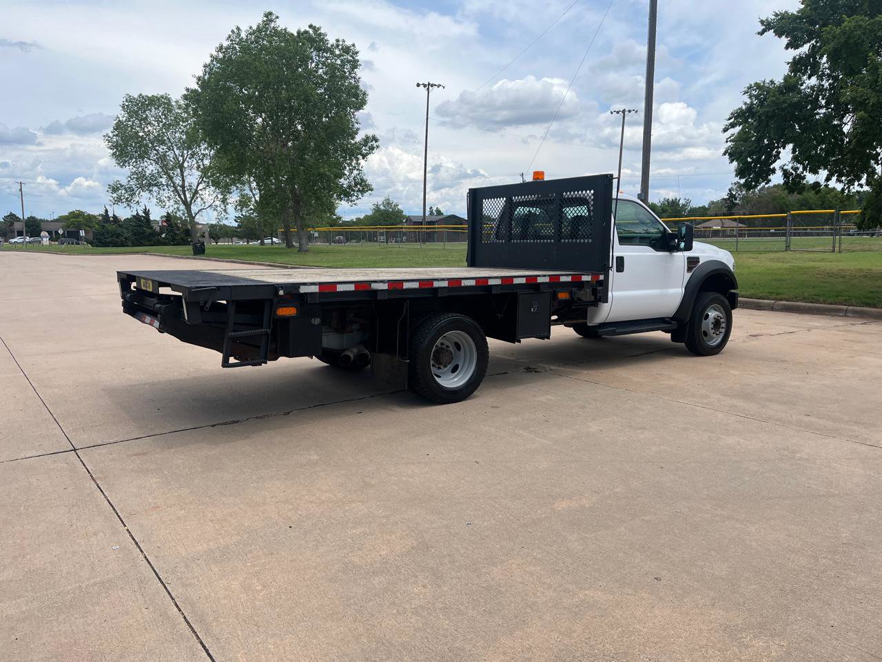 Used 2009 Ford F550 2WD Regular Cab Super Duty image 9