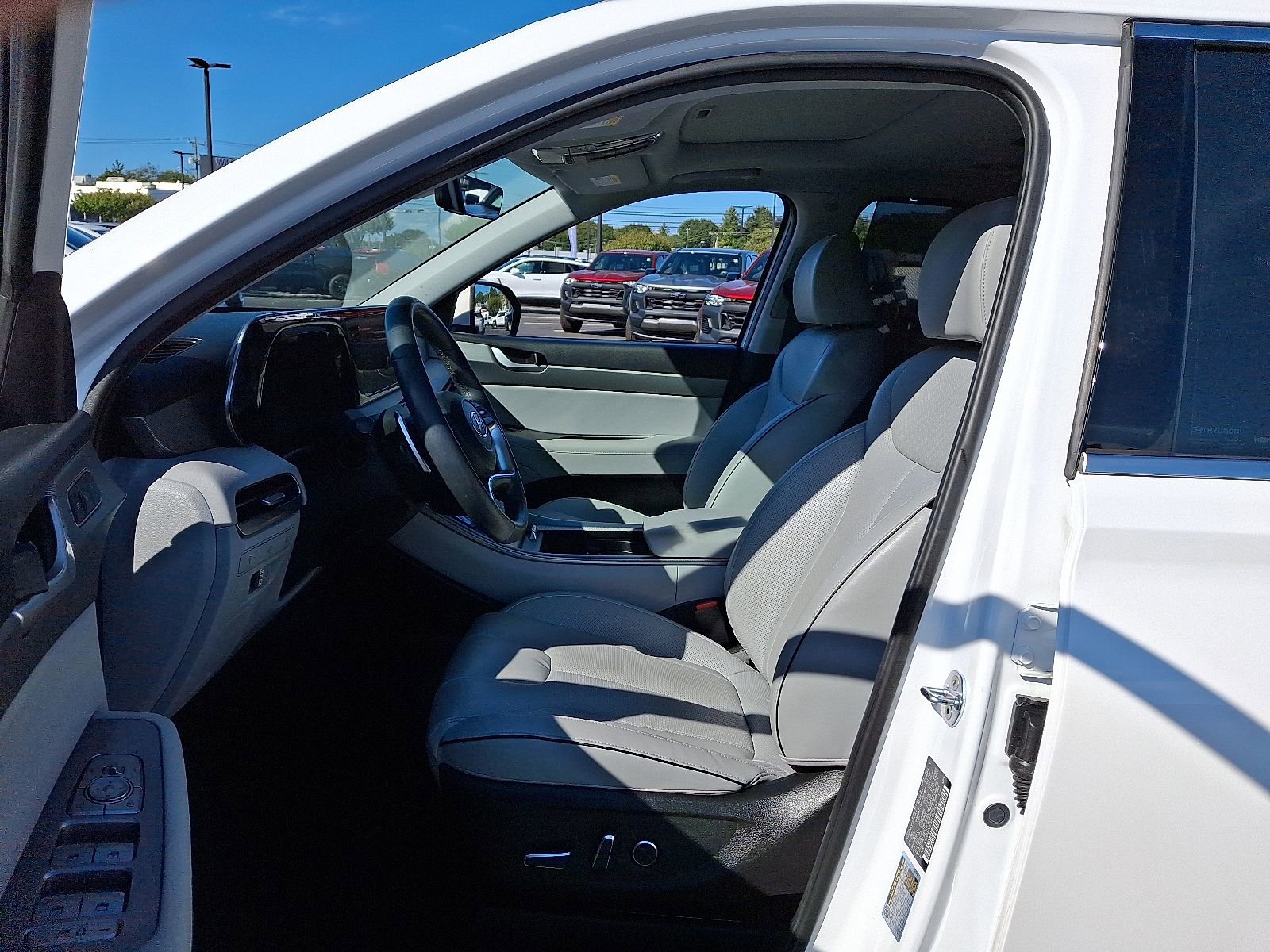 Used 2023 Hyundai Palisade SEL w/ Premium Package image 12