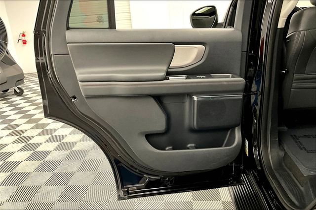 Used 2025 Ford Expedition Active image 24